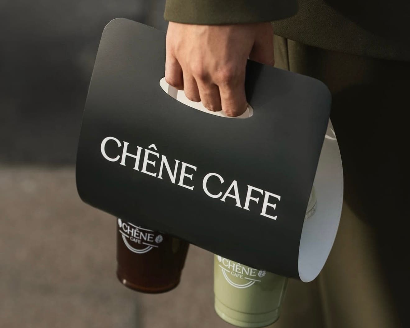 Chêne Café branded takeaway packaging